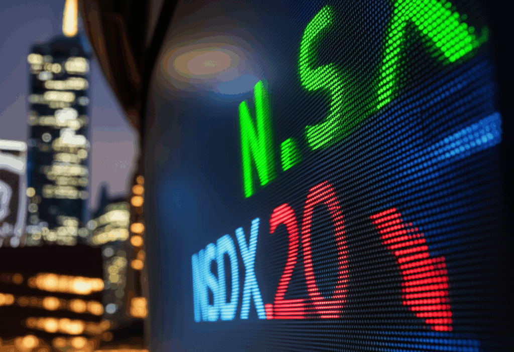 Nasdaq 100: Decoding the "Final Waves" Before a Market Correction - Stock Market Insights | Finclyne